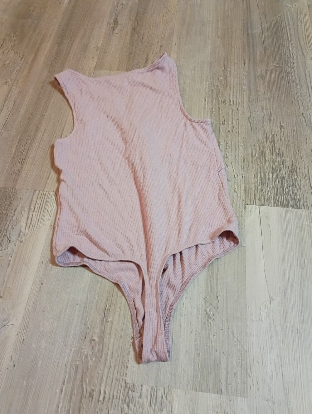 5 for $25! Express Light Pink Ribbed Twist Front Bodysuit - Picture 4 of 4